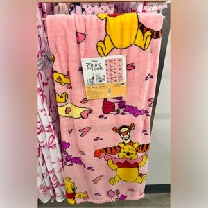 Winnie the Pooh valentines plush blanket throw